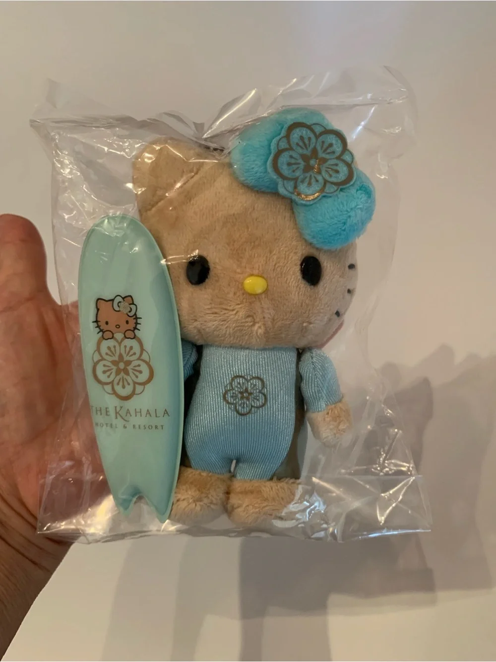 NEW Hello Kitty x The Kahala Hotel Resort Surfboard 4